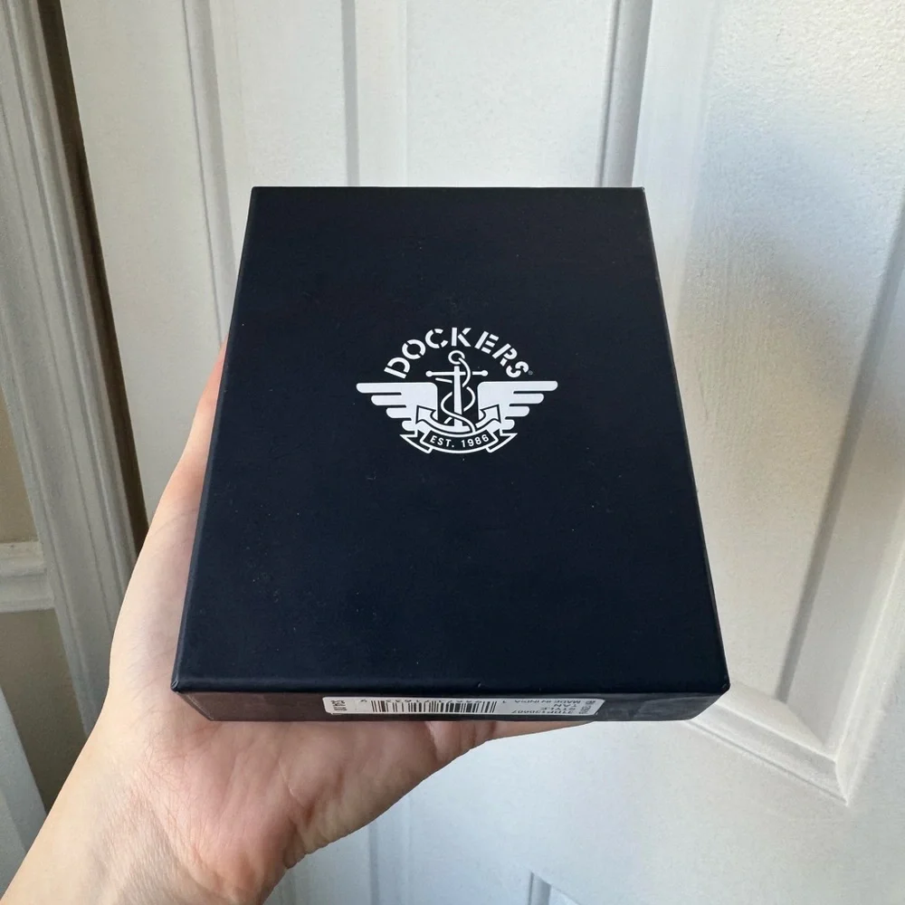 Dockers sleek trifold
